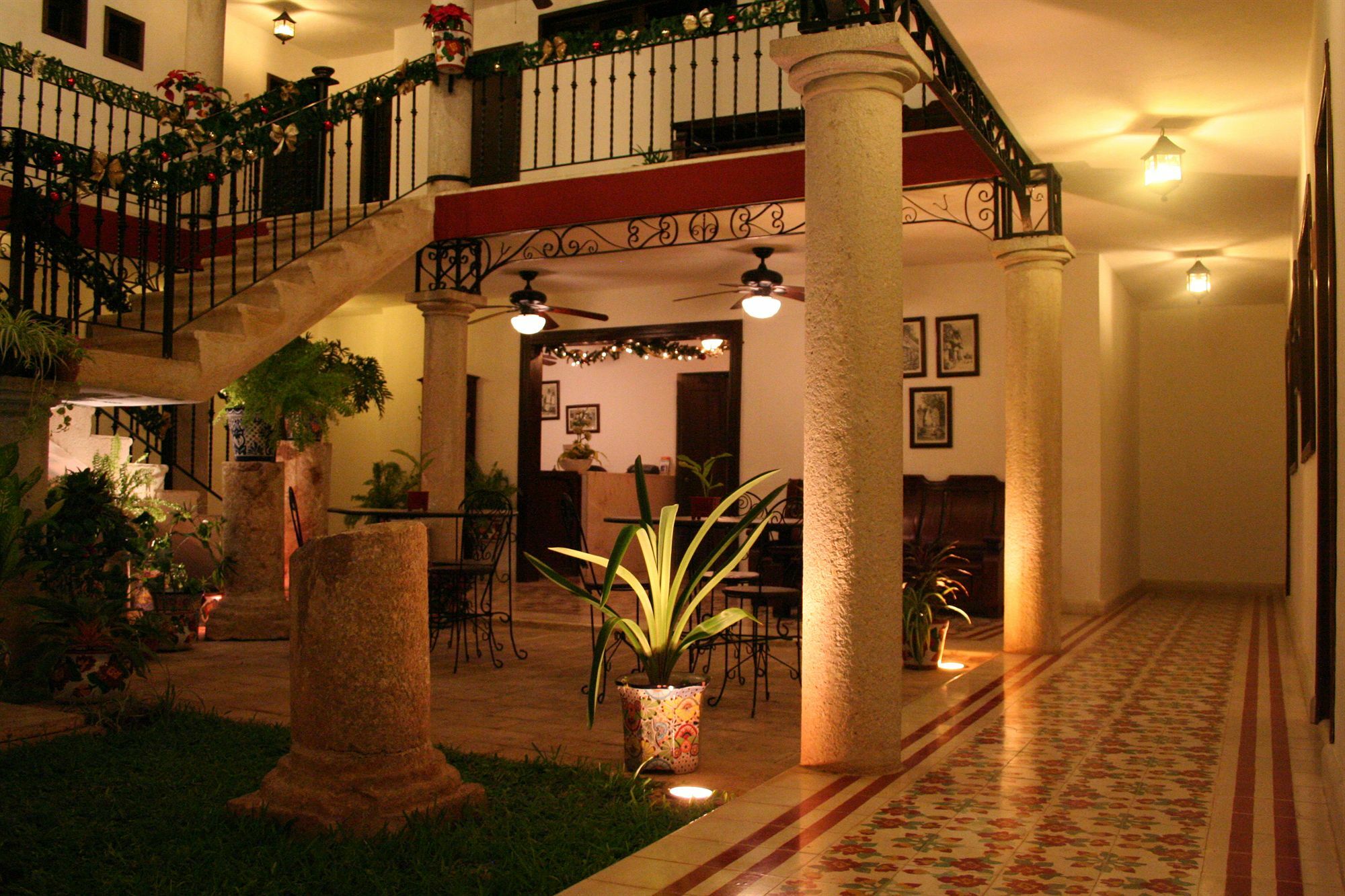 La Aurora Hotel Colonial 巴利亚多利德 外观 照片